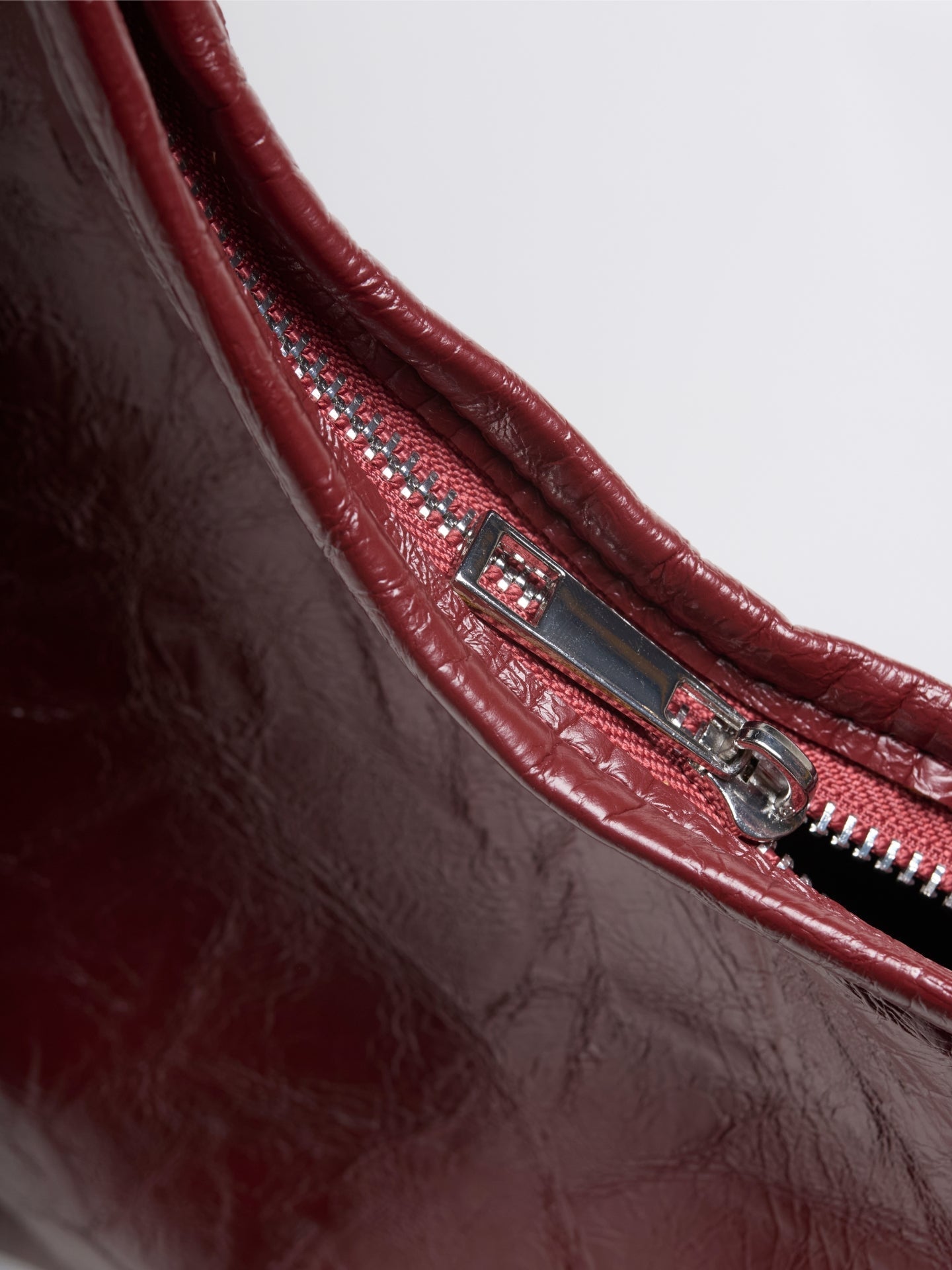 Women Sleek Leather Bag | Agatha