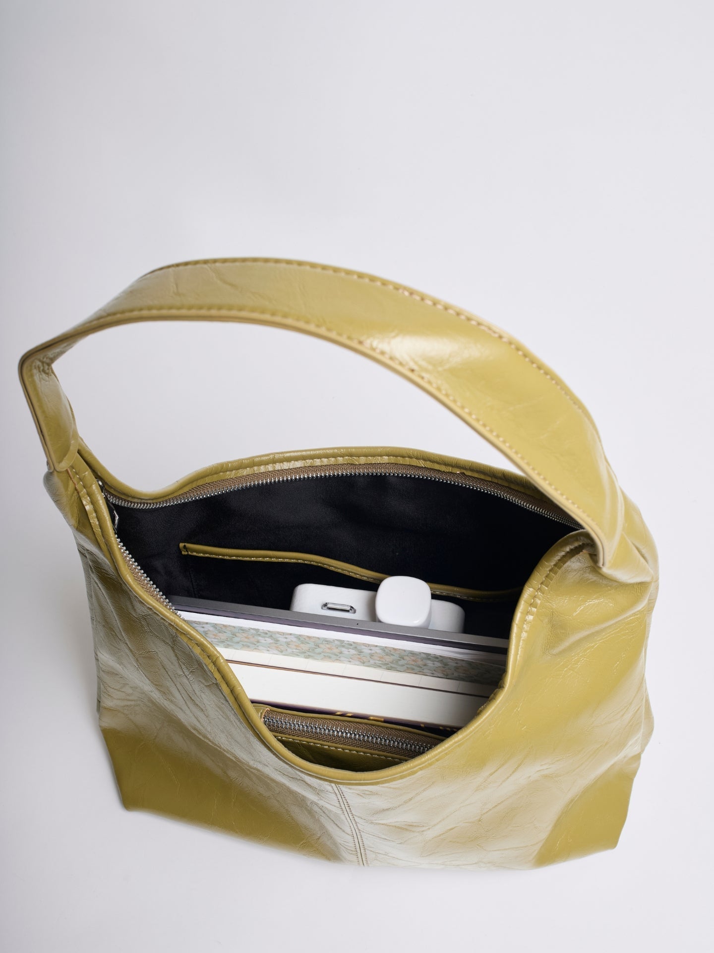 Women Sleek Leather Bag | Agatha