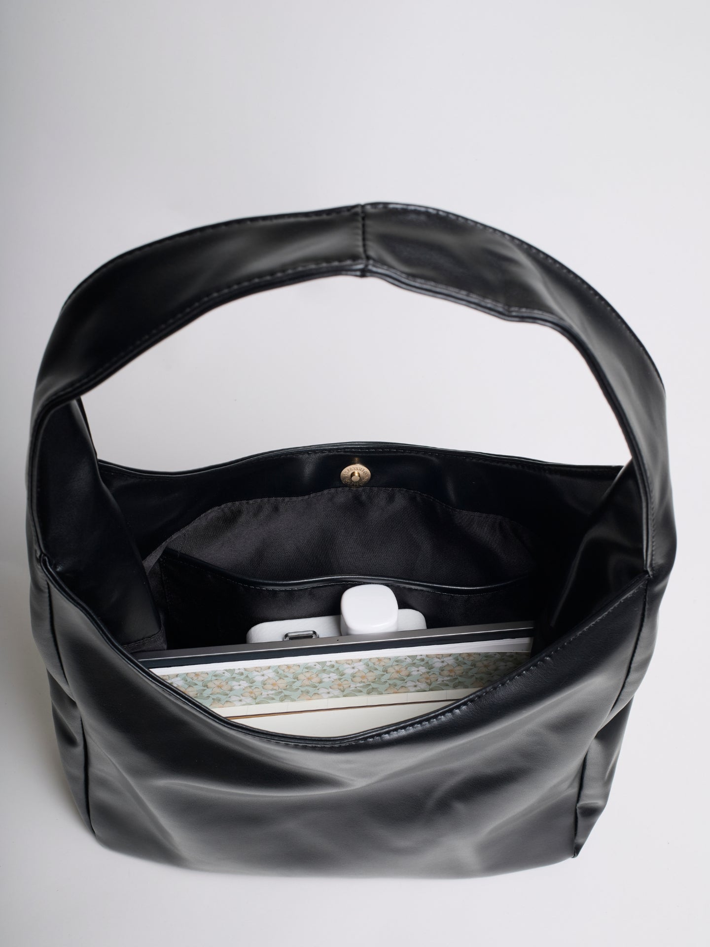 Women Sleek Leather Bag | Antonia