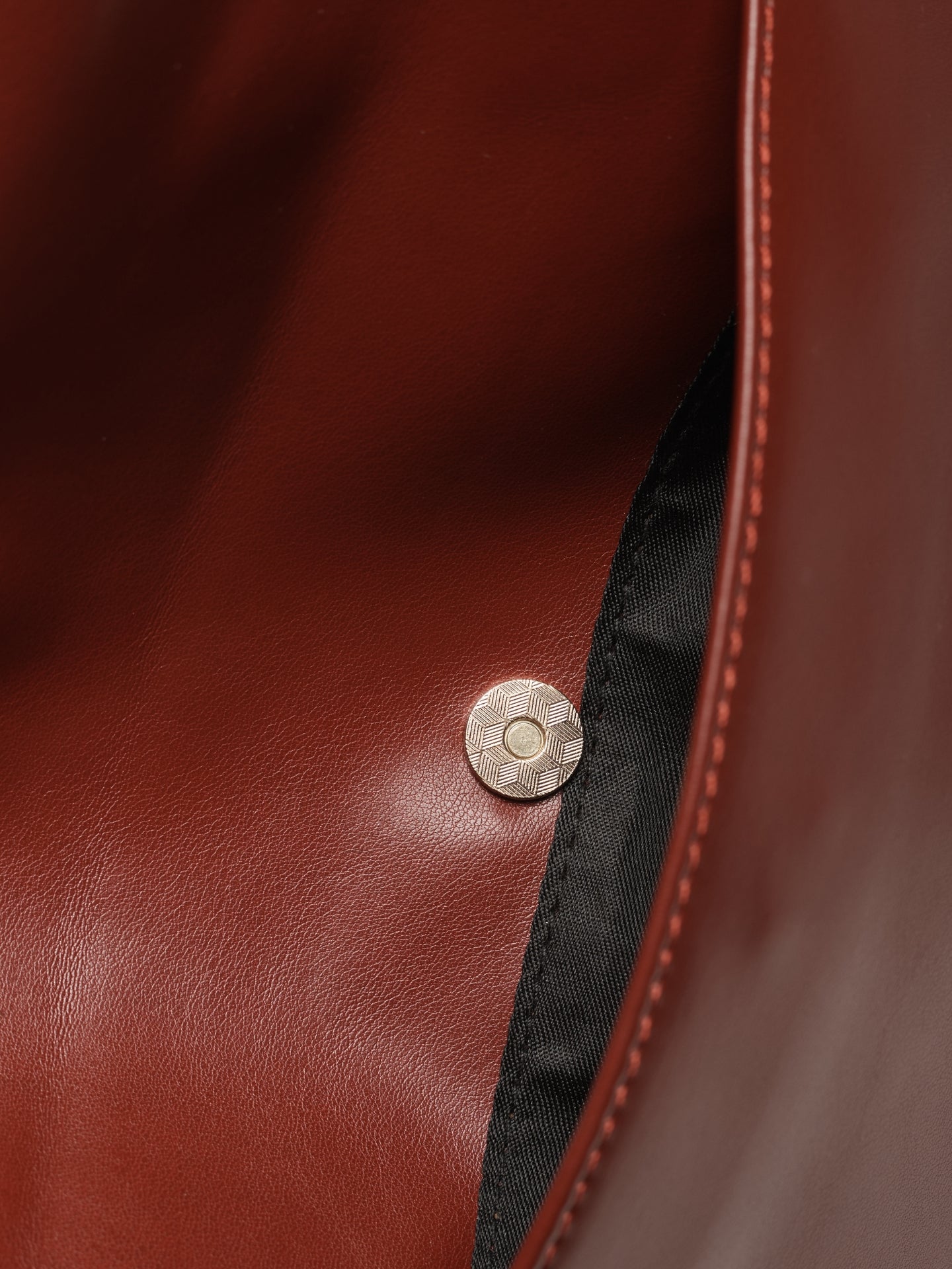 Women Sleek Leather Bag | Antonia