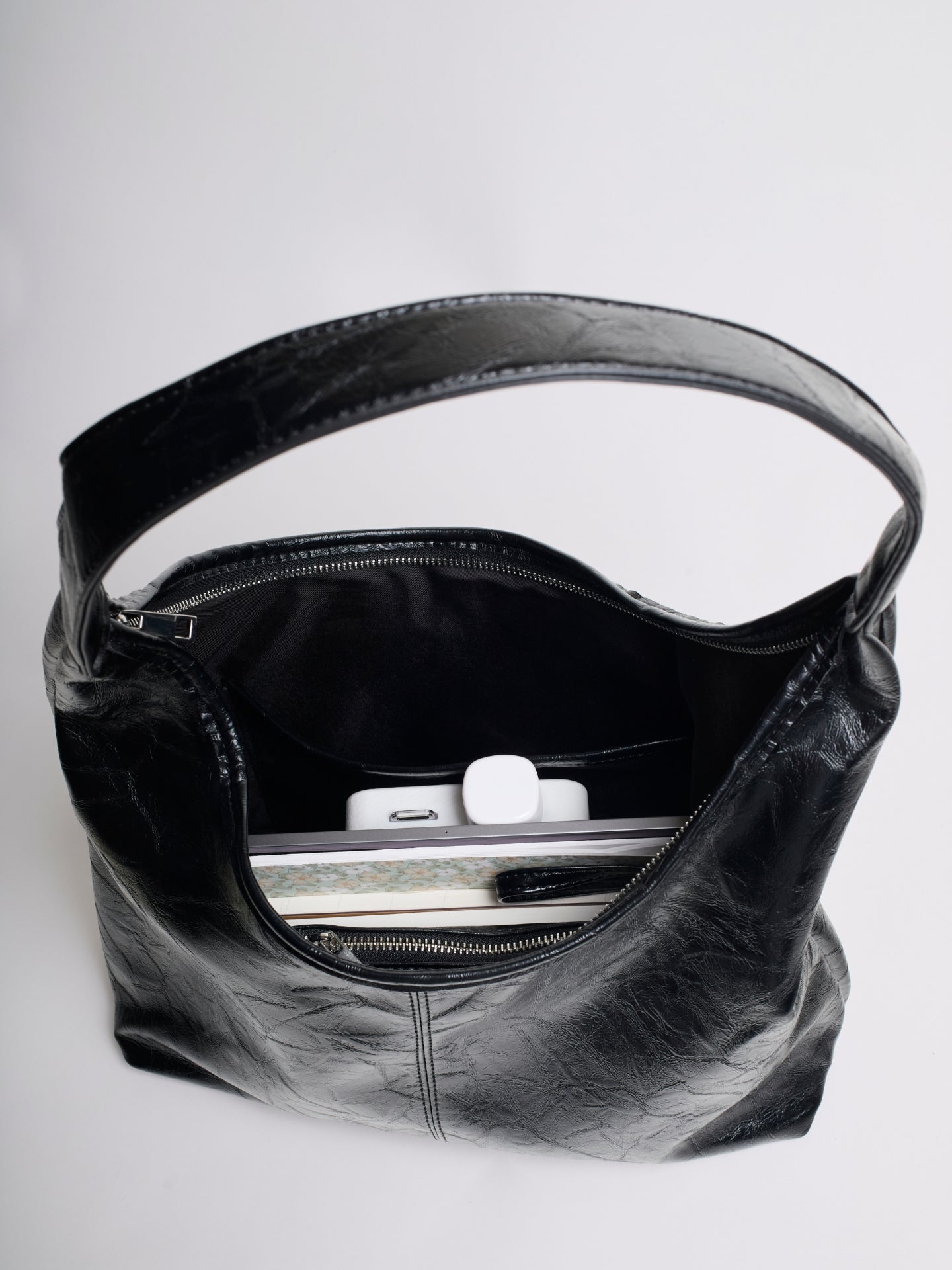 Women Sleek Leather Bag | Agatha