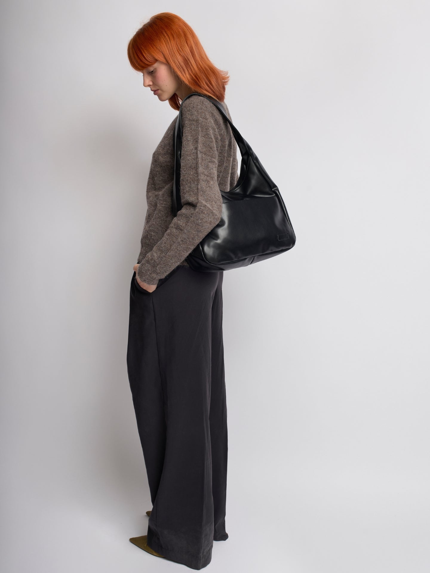 Women Sleek Leather Bag | Antonia