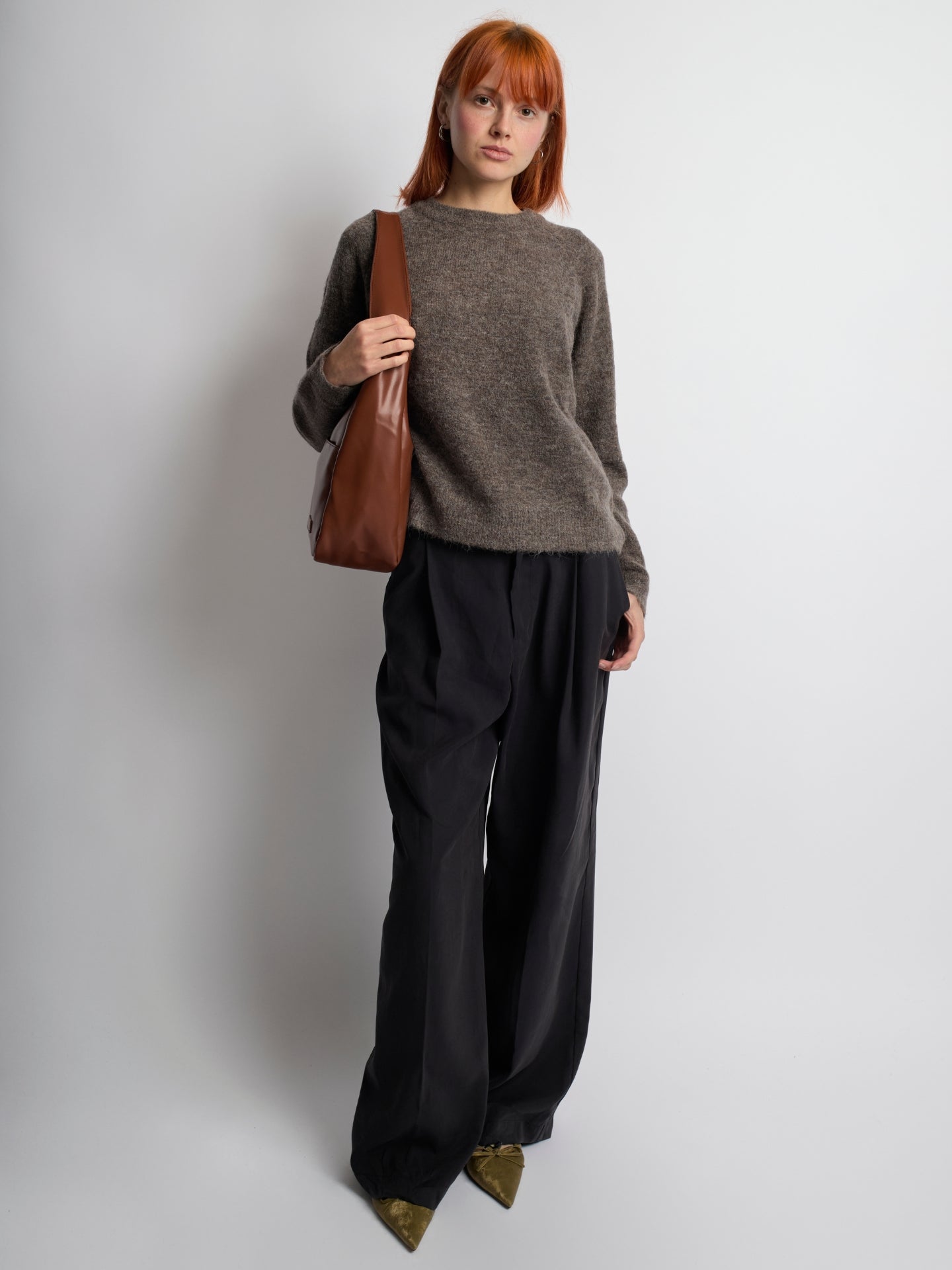 Women Sleek Leather Bag | Antonia
