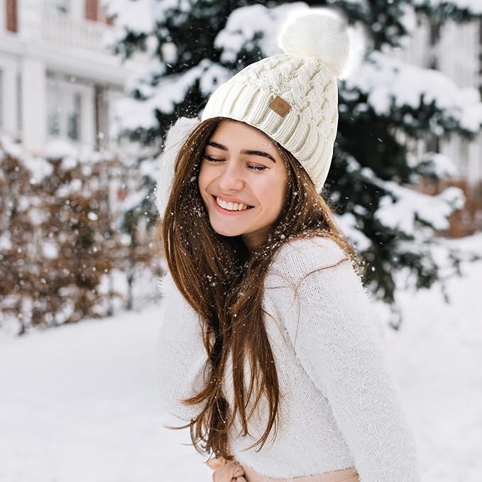 Ella – Comfy Winter Pom Beanie – Fashionable & Cozy