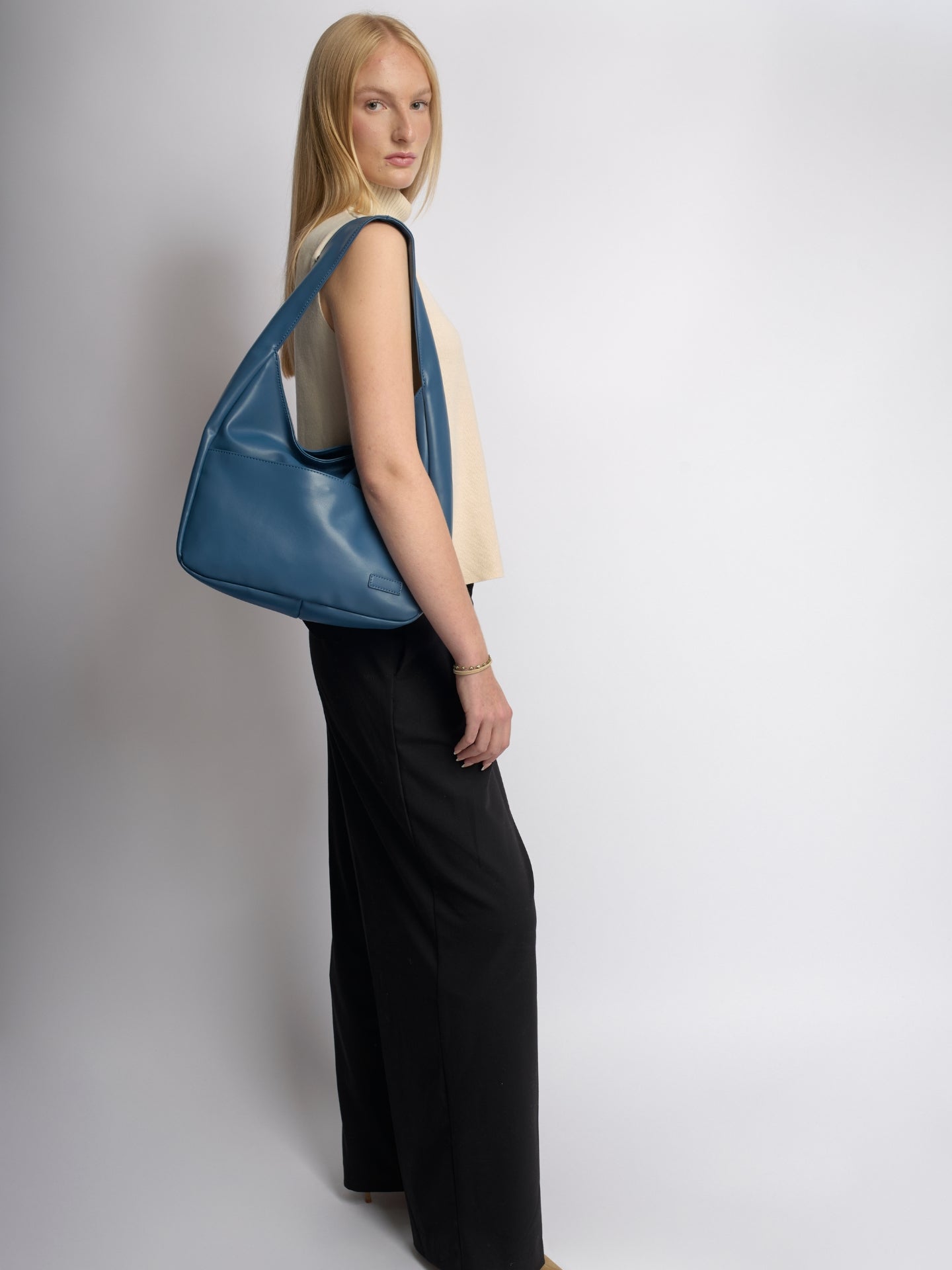Women Sleek Leather Bag | Antonia