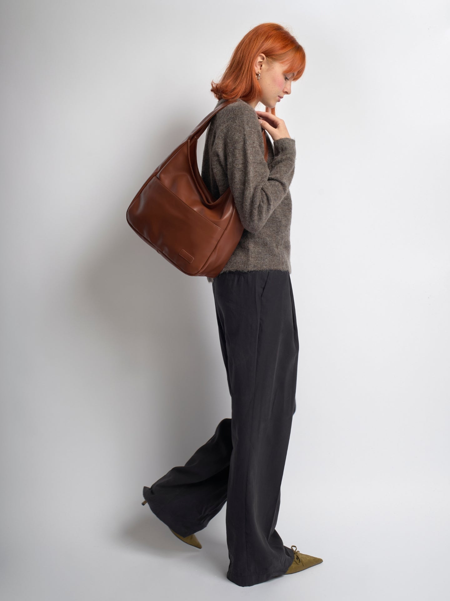 Women Sleek Leather Bag | Antonia