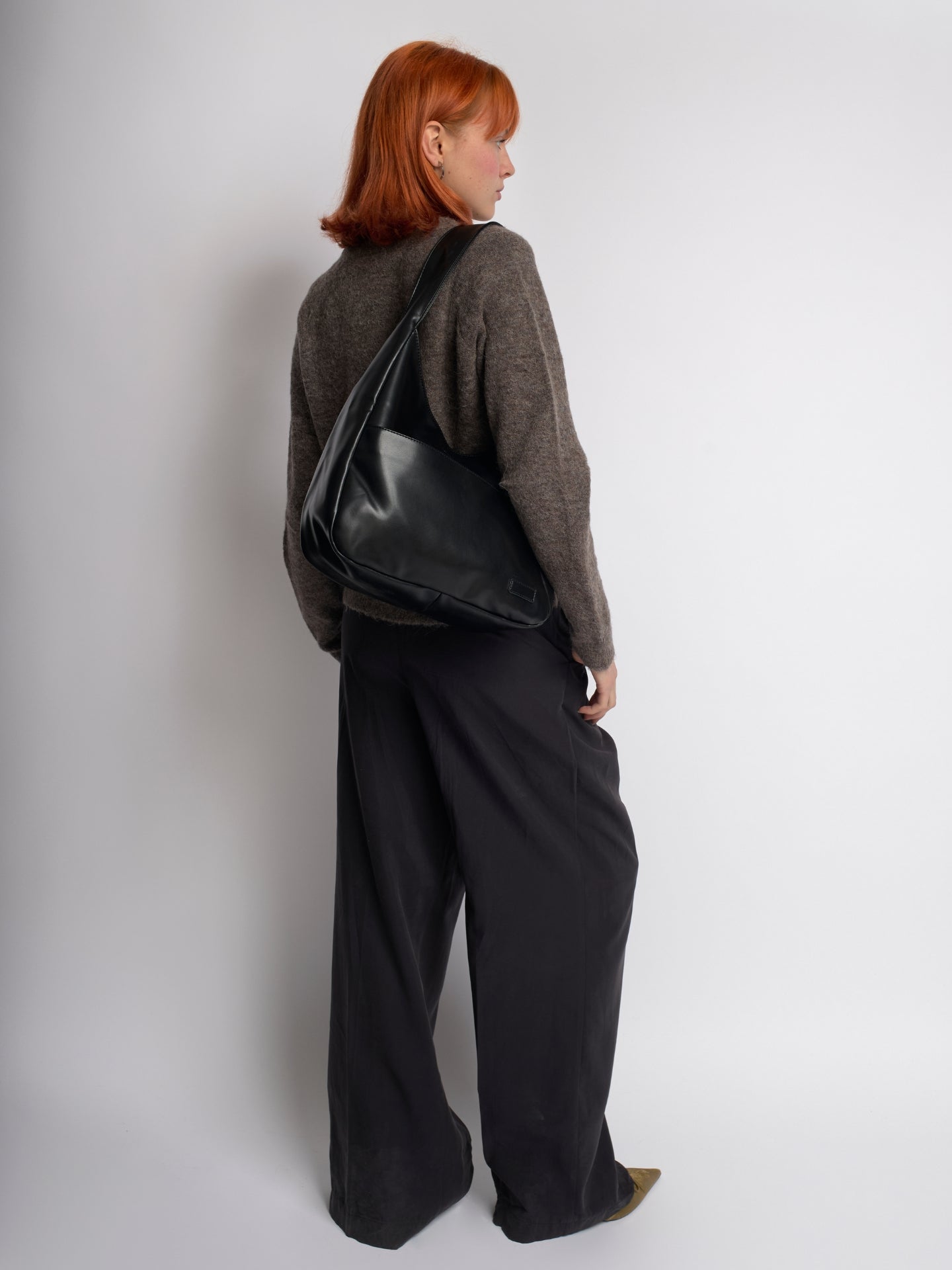 Women Sleek Leather Bag | Antonia