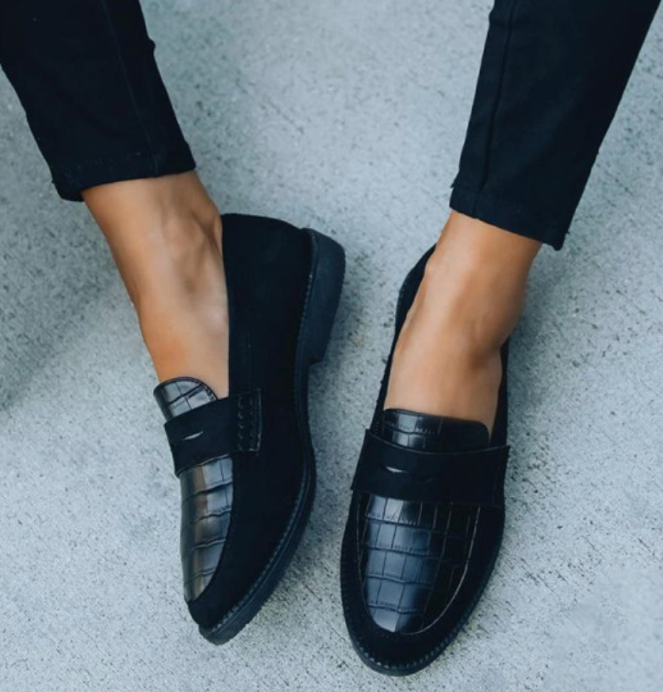 Women Timeless Croc-Embossed Loafers | Dariana