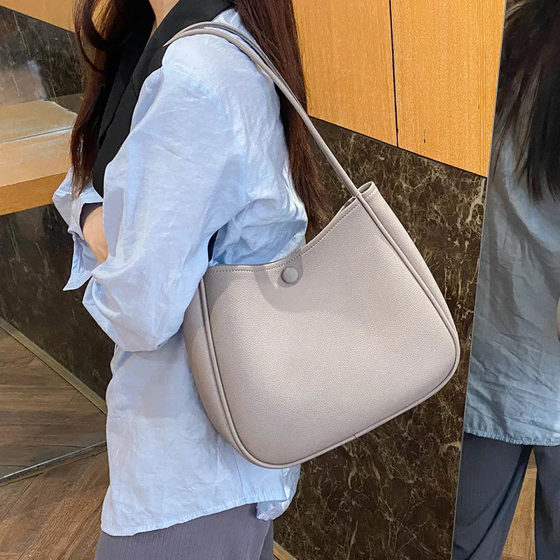 Women Minimalist Everyday Tote Bag | Clara
