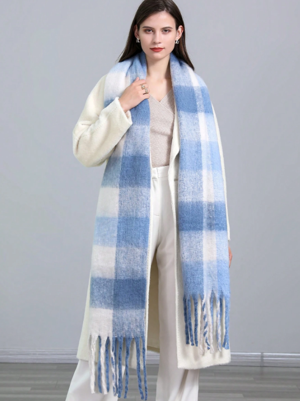 Isla - Timeless Checkered Scarf - Cozy & Stylish