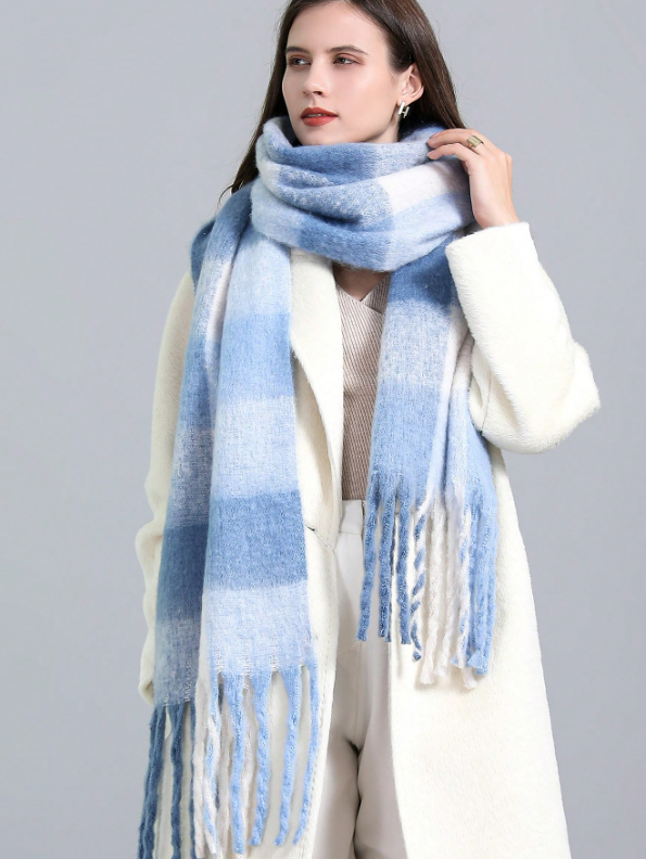 Isla - Timeless Checkered Scarf - Cozy & Stylish