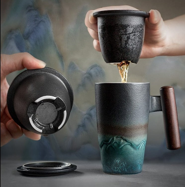 Ceramic Mug with Lid and Tea Strainer – Heat-Retaining Design