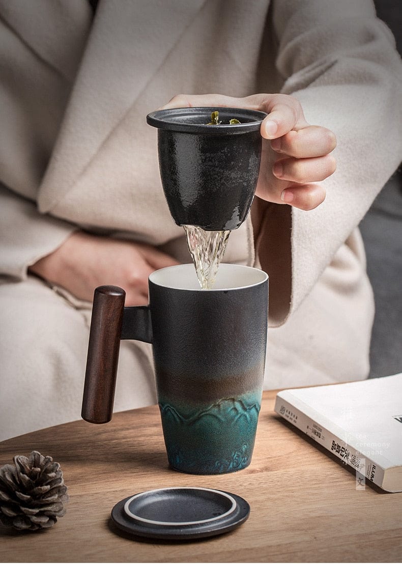 Ceramic Mug with Lid and Tea Strainer – Heat-Retaining Design