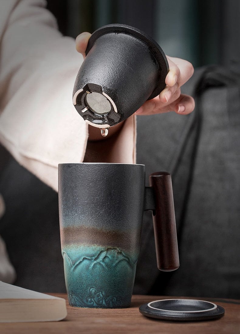 Ceramic Mug with Lid and Tea Strainer – Heat-Retaining Design