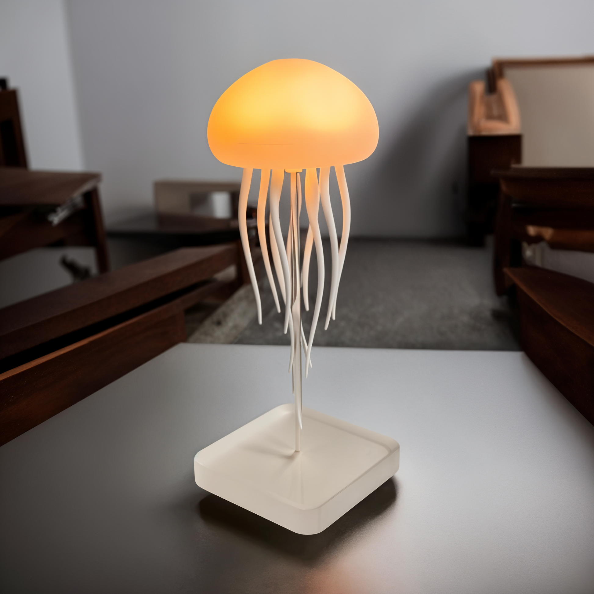 https://cdn.shopify.com/s/files/1/0748/6829/3899/files/AquaGlow_Lampe_mit_Tanzenden_Quallen_v5.png?v=1742296913