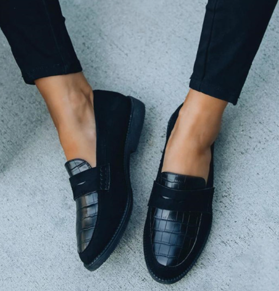 Timeless Croc-Embossed Loafers | Dariana