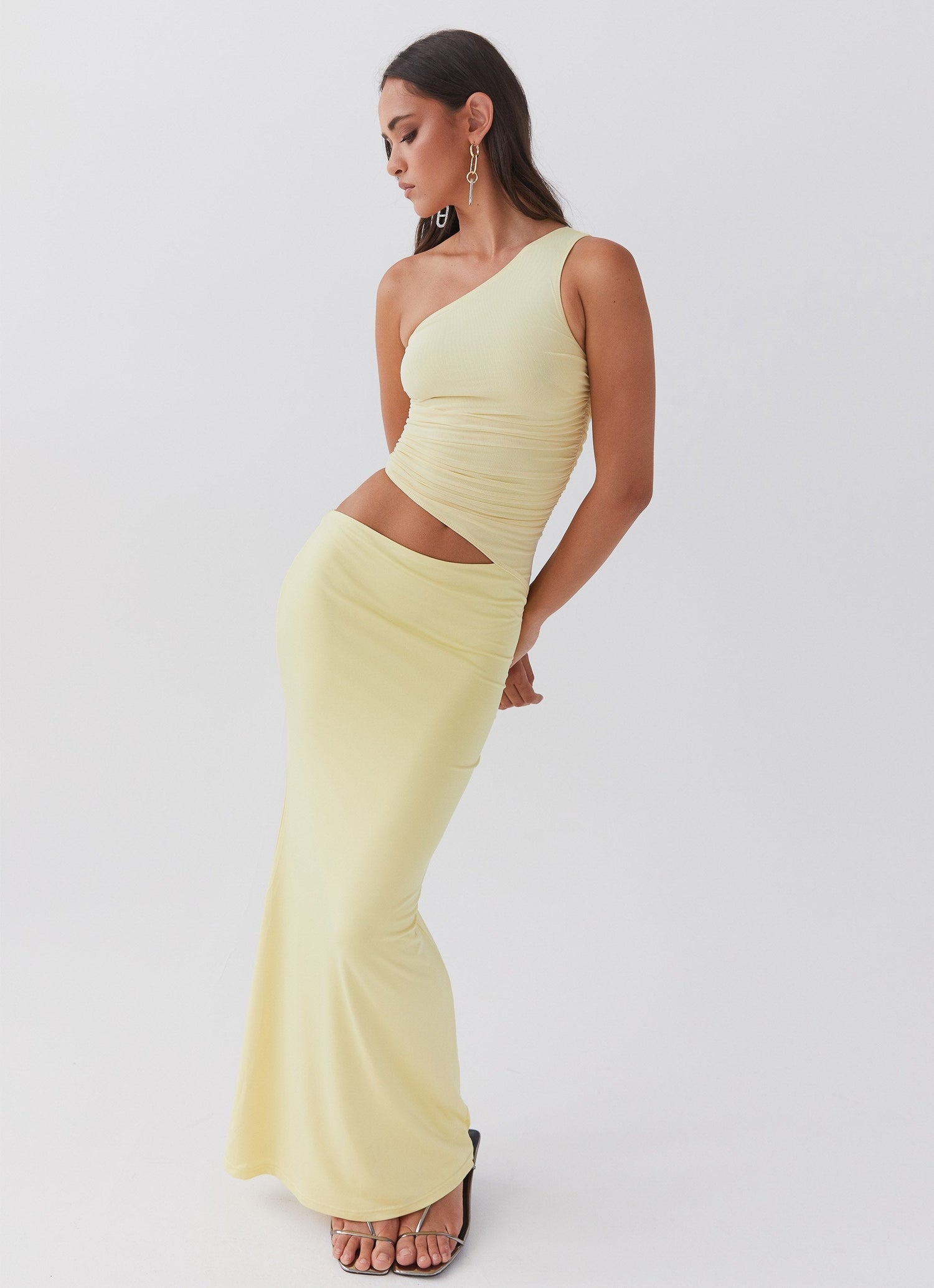 https://cdn.shopify.com/s/files/1/0848/4100/5382/files/Peppermayo-290124-Roberta-5-Seranella-Maxi-Dressjpg.jpg?v=1746640530