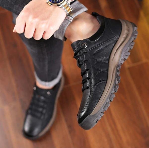 Rugged Outdoor Sneakers - Black